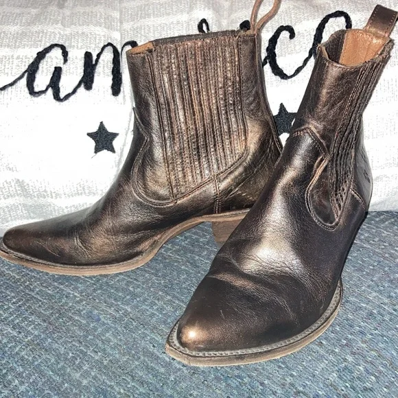 Frye| Sacha Chelsea Bronzed Bootie| Size 7B Pre Owned Condition - Picture 3 of 11
